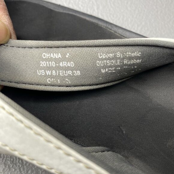 OLUKAI Leather Flip Flop Sandals Womens 8 White Black Soles Comfort Casual - Picture 4 of 5